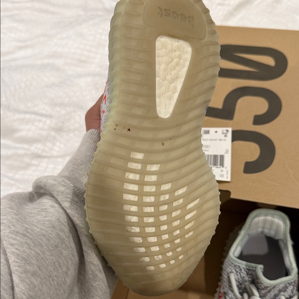 Yeezy Boost Sneakers - Picture 4 of 13